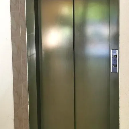 The Golden Waves - Family In 公寓 *